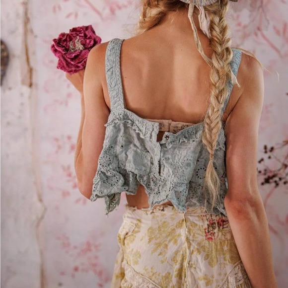 Magnolia Pearl Eyelet Lace Ruffle Tank Top Blue Floral Embroidered NWT - Picture 4 of 5